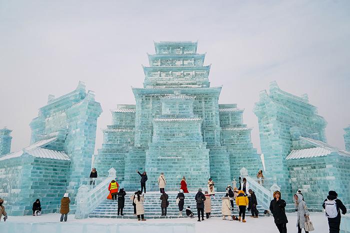 進(jìn)入“冰雪奇緣”時(shí)空 打卡哈爾濱冰雪大世界